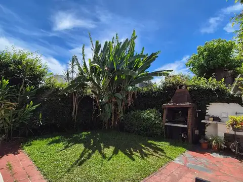 Casa en Beccar 5 ambientes con jardín parrilla y cochera