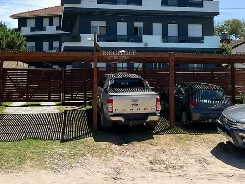 COMPLEJO DE 12 DEPARTAMENTOS CON PISCINA, ESTACIONAMIENTO Y QUINCHO