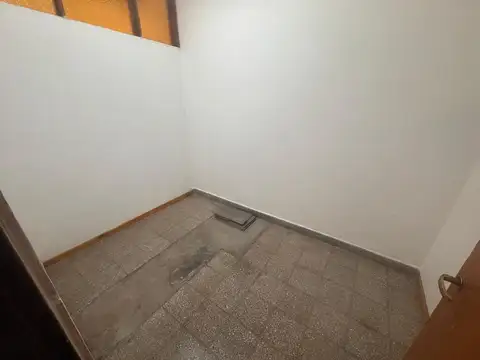 Local en Alquiler en Alberdi, $ 500.000