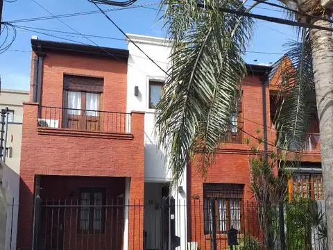 RAMOS MEJIA VENTA DE CASA 5 AMBIENTES DE CATEGORIA