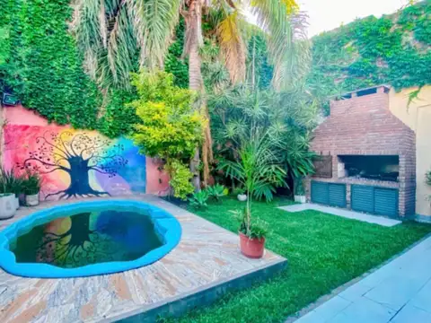 Casa 10 ambientes con 2 baños
