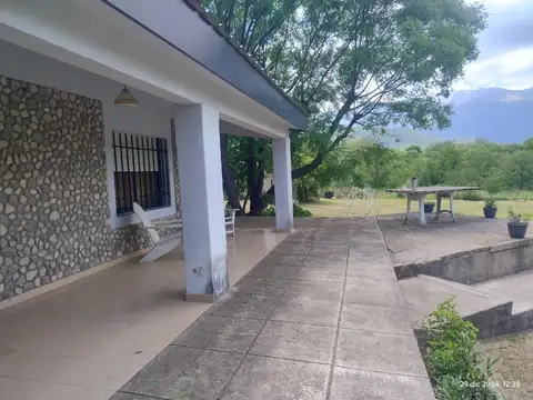 Casa 5 ambientes con 2 baños