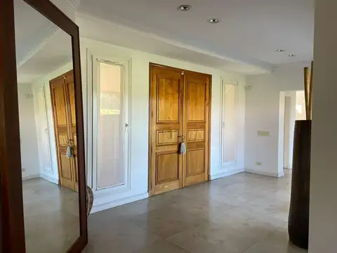 Casa en Venta con 6 cocheras