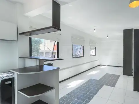 H. Yrigoyen al 1700, entre Avellaneda y Paso