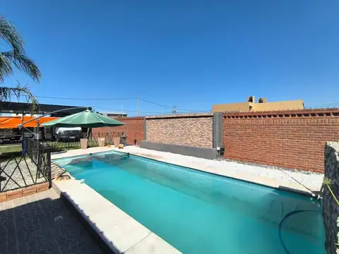 VENTA - CASA 2 DORMITORIOS CON PILETA   LOCAL HABILITADO - ECOPUEBLO - ALVEAR