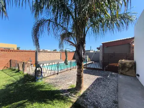 Casa en Venta con 3 cocheras