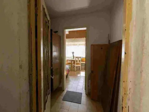 Oportunidad: casa con local a reciclar en Ezpeleta