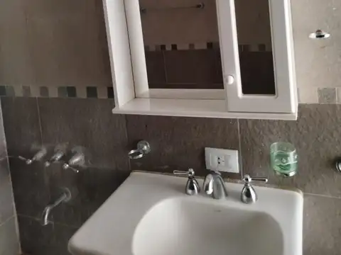 Hipolito Irigoyen 889 , Piso 1
