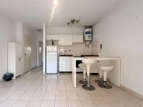 ALQUILA 2 AMB 1er piso CENTRO CASEROS 