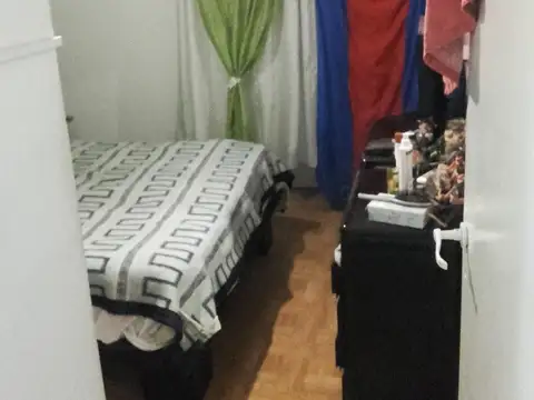 MUY BUEN DEPARTAMENTO 4 AMBIENTES CON COCHERA FRENTE AL CLUB BANCO HIPOTECARIO