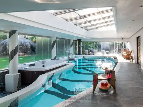 7 ambientes - 4 dormitorios en suite - 5 cocheras