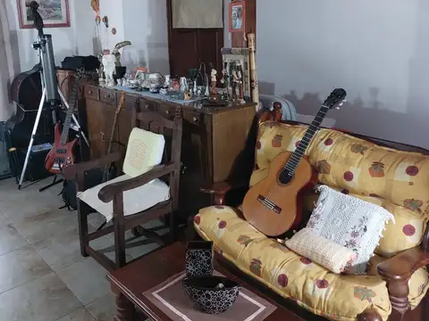 Venta de casa 4 ambientes y 2 deptos en Escobar