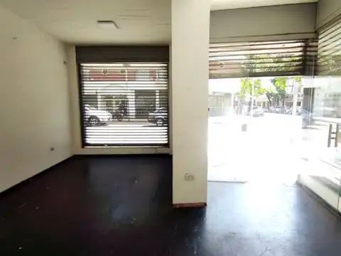 ALQUILER – LOCAL COMERCIAL EN ESQUINA