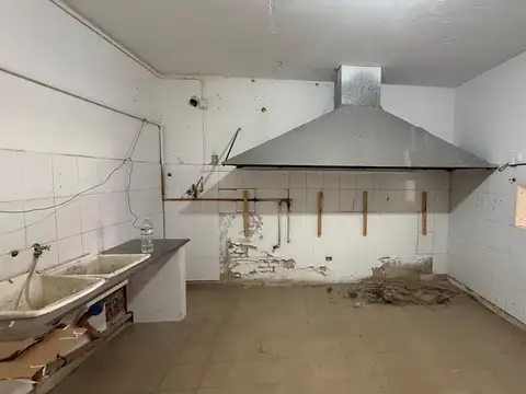 Local en Alquiler en Villa Del Parque, $ 850.000