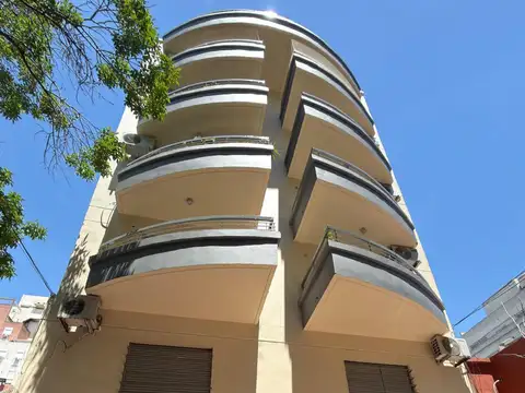 Departamento en venta 2 Amb   balcon al frente /dos coheras fijas cubiertas Villa Urquiza R