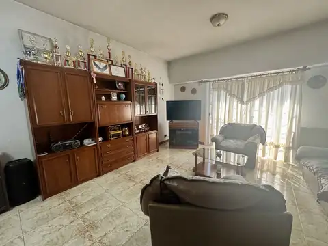 Av. Presidente Juan Domingo Perón 7800, Piso 1