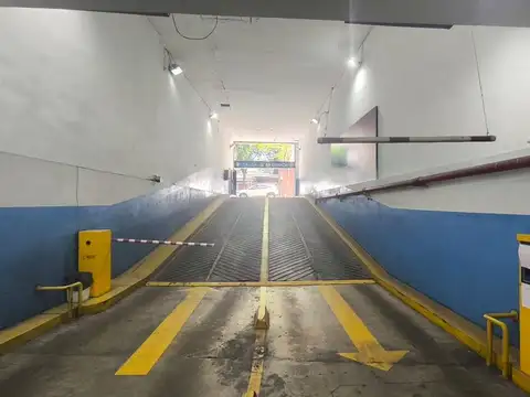 VENTA COCHERA SOBRE AV LAS HERAS EN RECOLETA