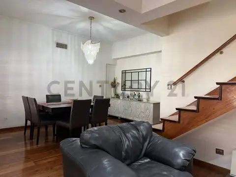 VENTA CASA MORÓN 6 AMBIENTES CON QUINCHO Y COCHERA