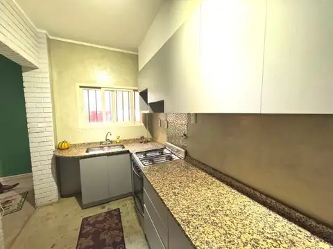 Depto Tipo Casa 6 ambientes con 2 baños