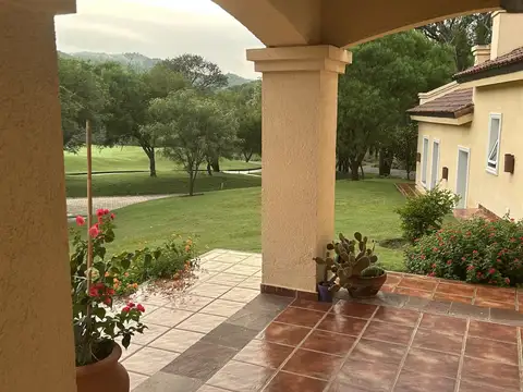 Casa 7 ambientes con 4 baños