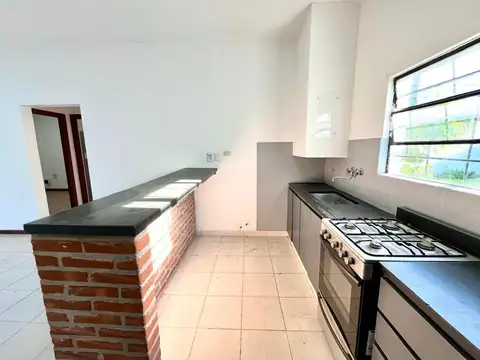 Casa 3 amb Reciclada Cochera, lote y piscina. Los Pinares