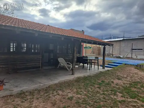 Casa 5 ambientes con 2 baños