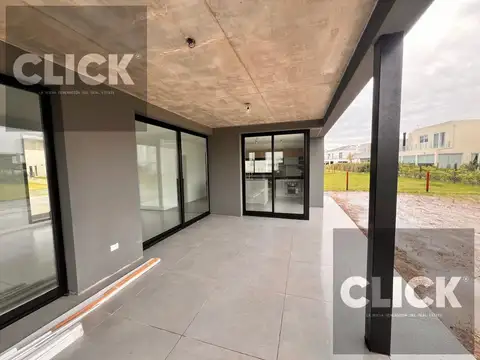 Casa en Venta con 4 cocheras