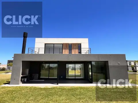 Casa en Venta con 4 cocheras