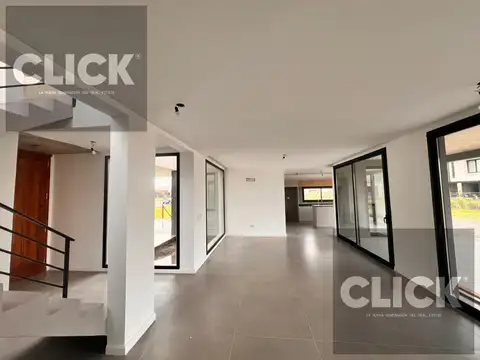 Casa en Venta con 4 cocheras
