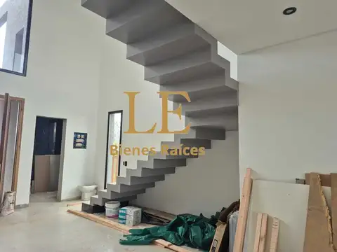 Casa 4 ambientes con 3 baños