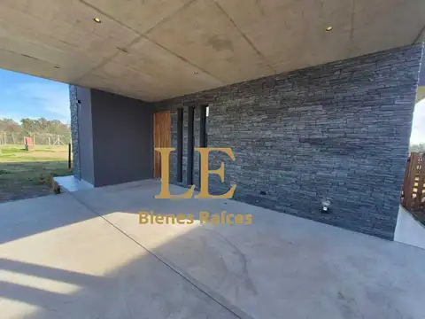 Casa 4 ambientes con 3 baños