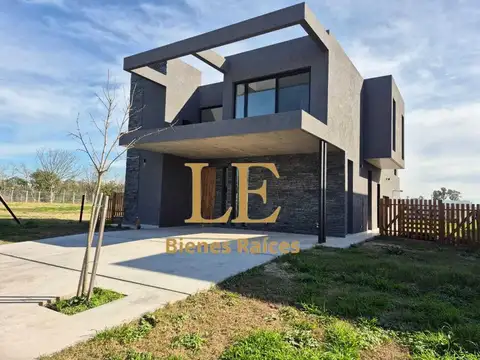 Venta Casa en Barrio Santa Sofía, Pilar del Este