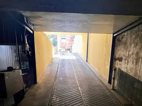 VENTA - Cochera Cubierta en Acassuso