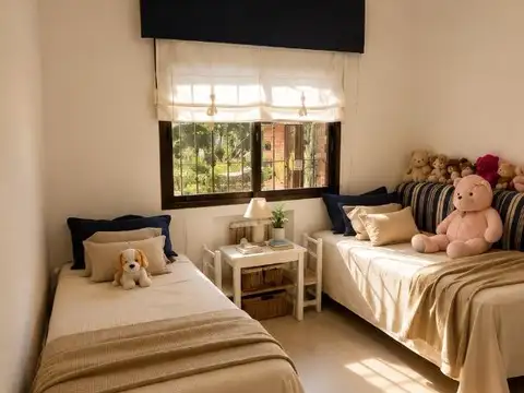 Casa en Alquiler con 2 cocheras