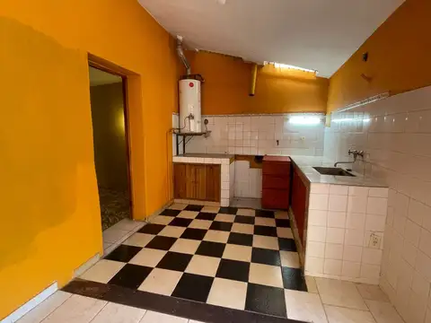 Casa 7 ambientes con 2 baños