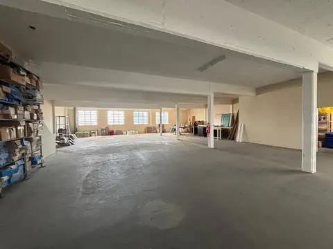 Alquiler Depósito Parque Chacabuco 1800 mts en 2 plantas