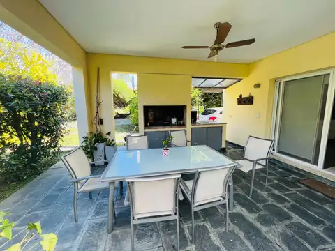 Casa 3 ambientes con 2 baños