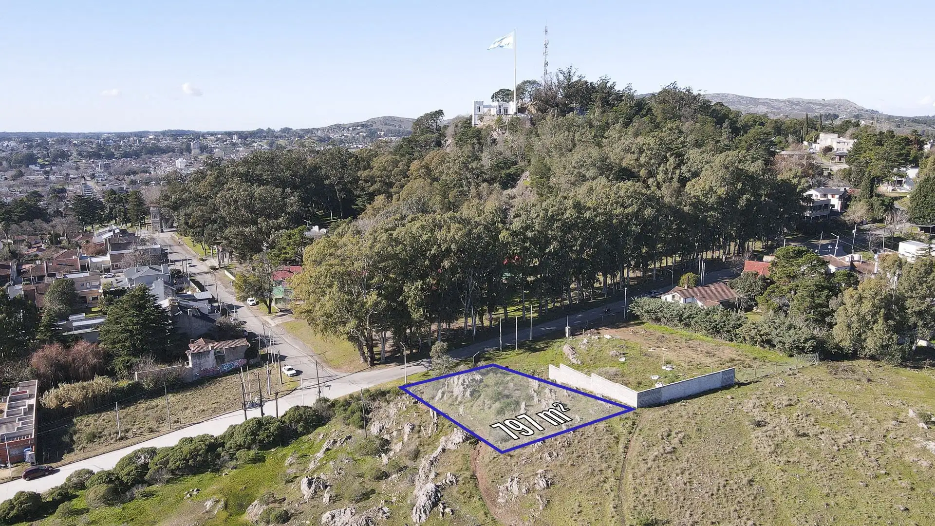 VENTA AMPLIO LOTE TANDIL PARQUE INDEPENDENCIA