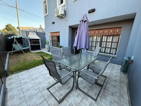 VENTA AMPLIA CASA 4 AMB. TERRAZA PARRILLA COCHERAS