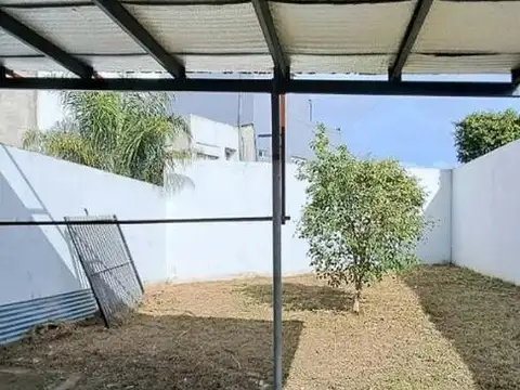 Venta amplio local sobre lote de 253 m²