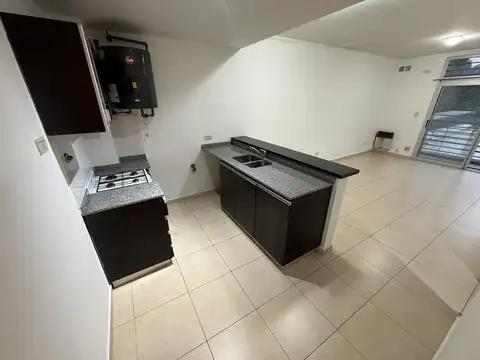 Departamento en  alquiler monoambiente con balcón al frente - Wilde Avellaneda