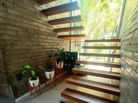 Casa en Venta con 9 cocheras