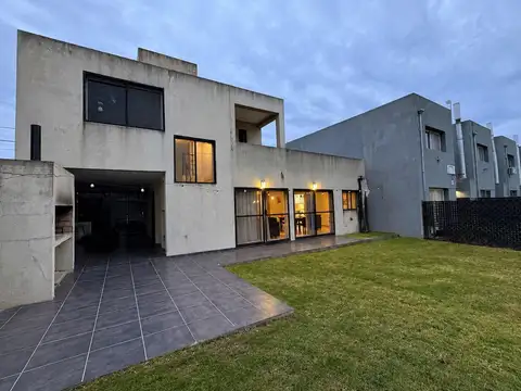 VENTA - CASA A RECICLAR - TIERRA NUEVA FISHERTON