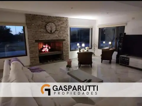 Casa en Venta con 6 cocheras