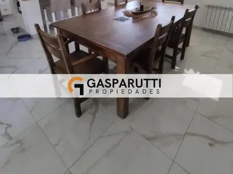 Casa 5 ambientes con 4 baños