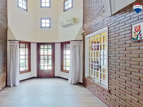 Casa 7 ambientes con 2 baños