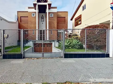 VENTA CASA 7 AMBIENTES CON PILETA EN BERNAL