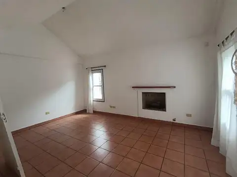 Casa en Alquiler con 4 cocheras