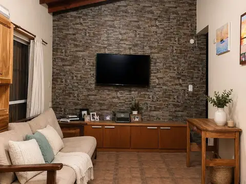 CASA  4 AMBIENTES EN VENTA CON JARDIN EN GLEW