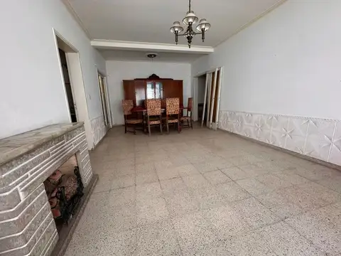 VENTA DE CASA, LOCAL Y DPTO EN AV. ALEM PALMIRA